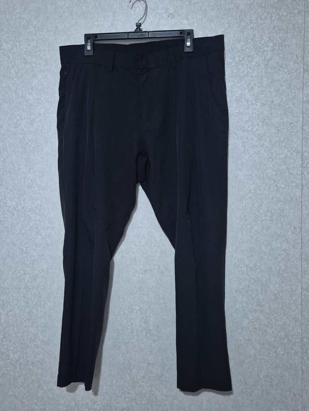 Fabletics Men's Black Tapered Jogger Pants